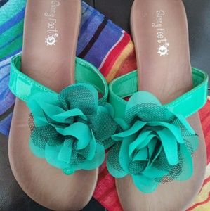 Sunny Feet 🌞 Flower Sandals Great for Summer!